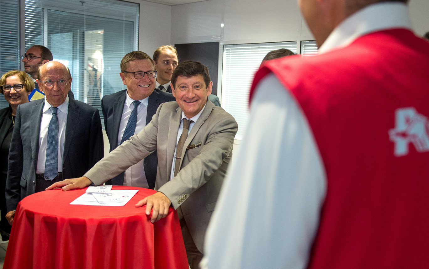 Patrick Kanner, ministre de la ville de la jeunesse et des sports, a échangé avec beaucoup d’à propos avec les chefs d'entreprises engagés auprès du club FACE Artois.