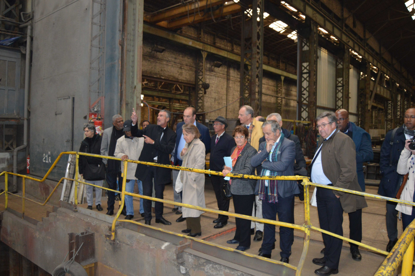 Les élus du littoral ont été intéressés par la visite du chantier naval Socarenam.