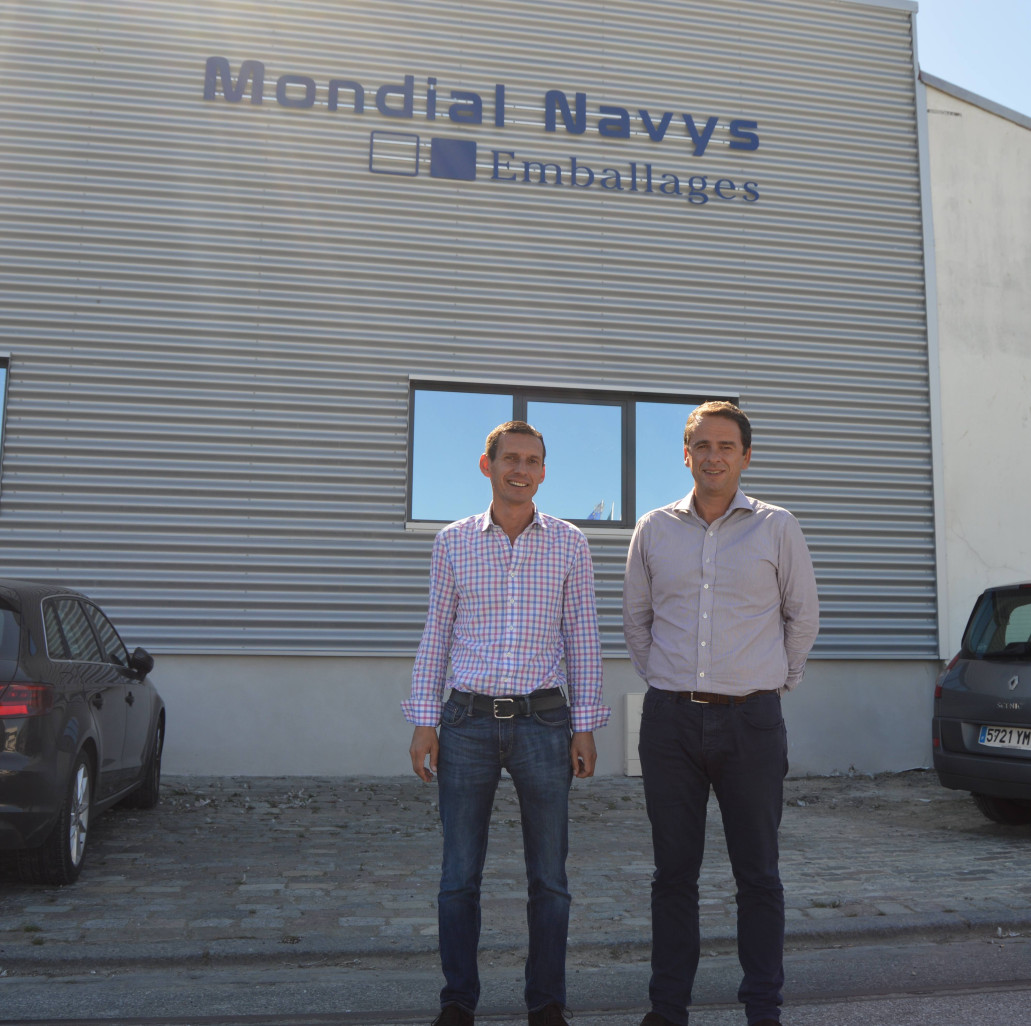 Les deux associés, Cyril Baurain (à gauche) et Yann Sailly, devant leur nouveau siège au cœur du port de Boulogne.