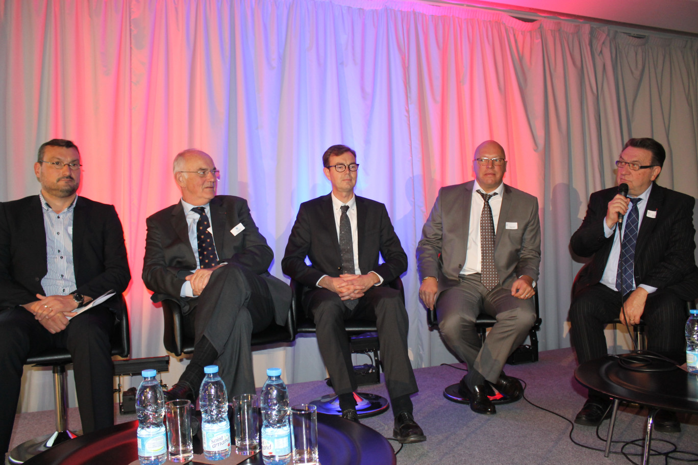 De gauche à droite, Laurent Delvallée, co-président de TFL Hauts-de-France, Yves Fargues, président d'Union TFL, Olivier Arrigault, secrétaire général FNTR Nord, Jean-Luc Dejode et René Petit, co-présidents FNTR Nord.