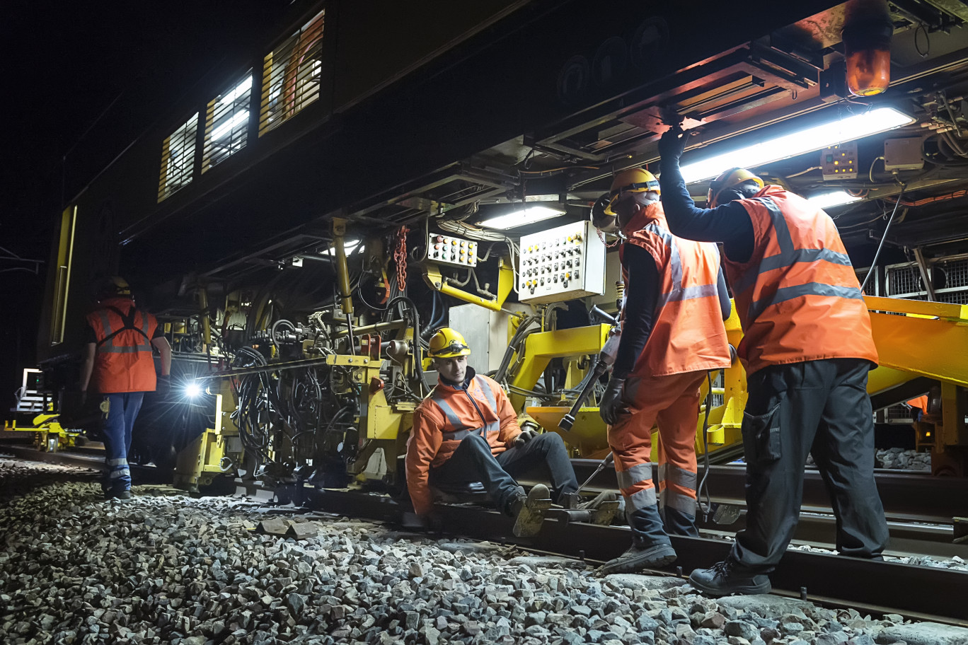 « Le train usine « BOA », spécialement adapté au remplacement de rails »