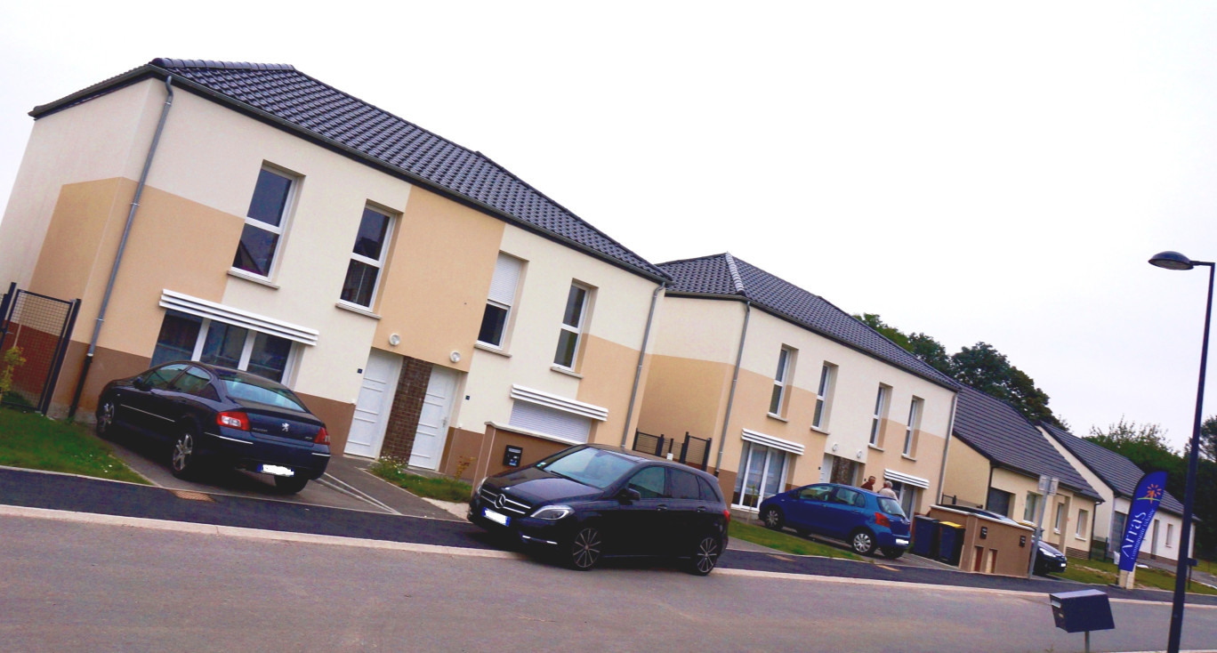 Six logements individuels locatifs sociaux au sein d’un lotissement « La résidence des Champs fleuris » ont été construits par la SA du Hainaut à Mercatel (près d’Arras).