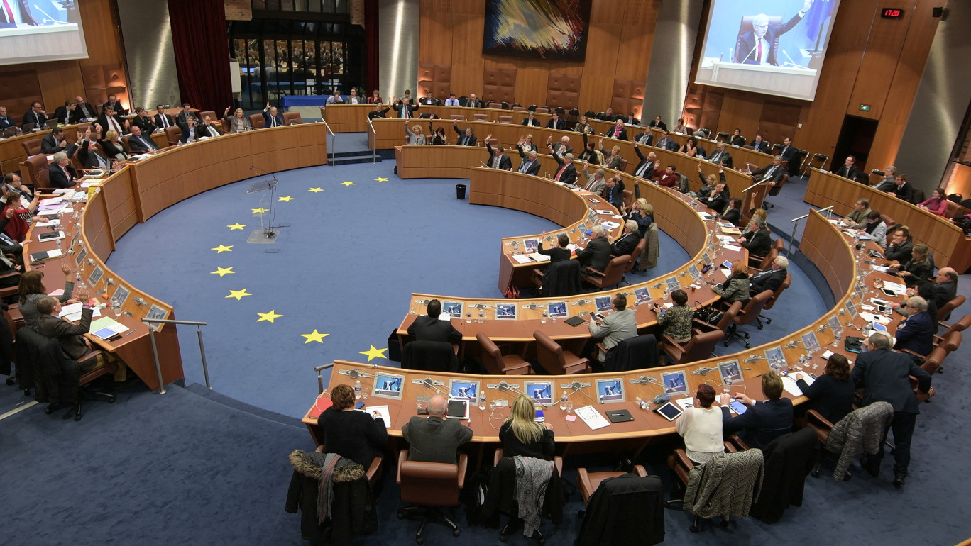 La séance du Conseil départemental du Pas-de-Calais consacrée au vote du budget 2017 s’est tenue le 12 décembre sous la présidence de Michel Dagbert.