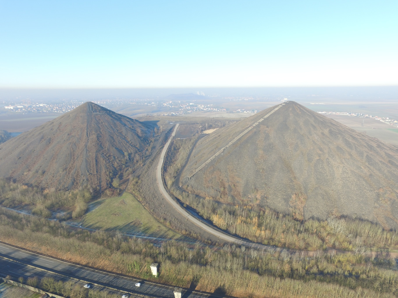 Au coeur du bassin minier, les terrils du 11-19 de Loos-en-Gohelle.