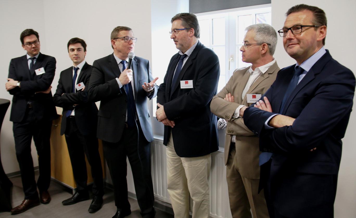 Les personnalités se sont relayées pour exprimer leur satisfaction, de gauche à droite : Julien &amp; Clément Fauquembergue, cogérants d’Ingeo, Philippe Rapeneau, président de la Communauté Urbaine d’Arras, Patrice Fauquembergue, fondateur et gérant d’Ingeo, Jean-Paul Lecubin, directeur de l’agence d’Arras, Frédéric Leturque, maire d’Arras.