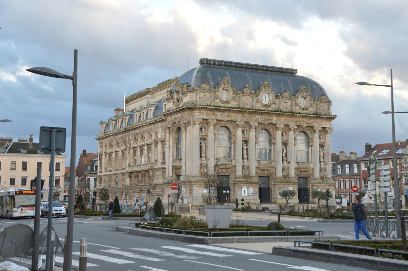 Les quatre carrefours autour du théâtre de Calais sont les principaux concernés par la campagne de la Ville.