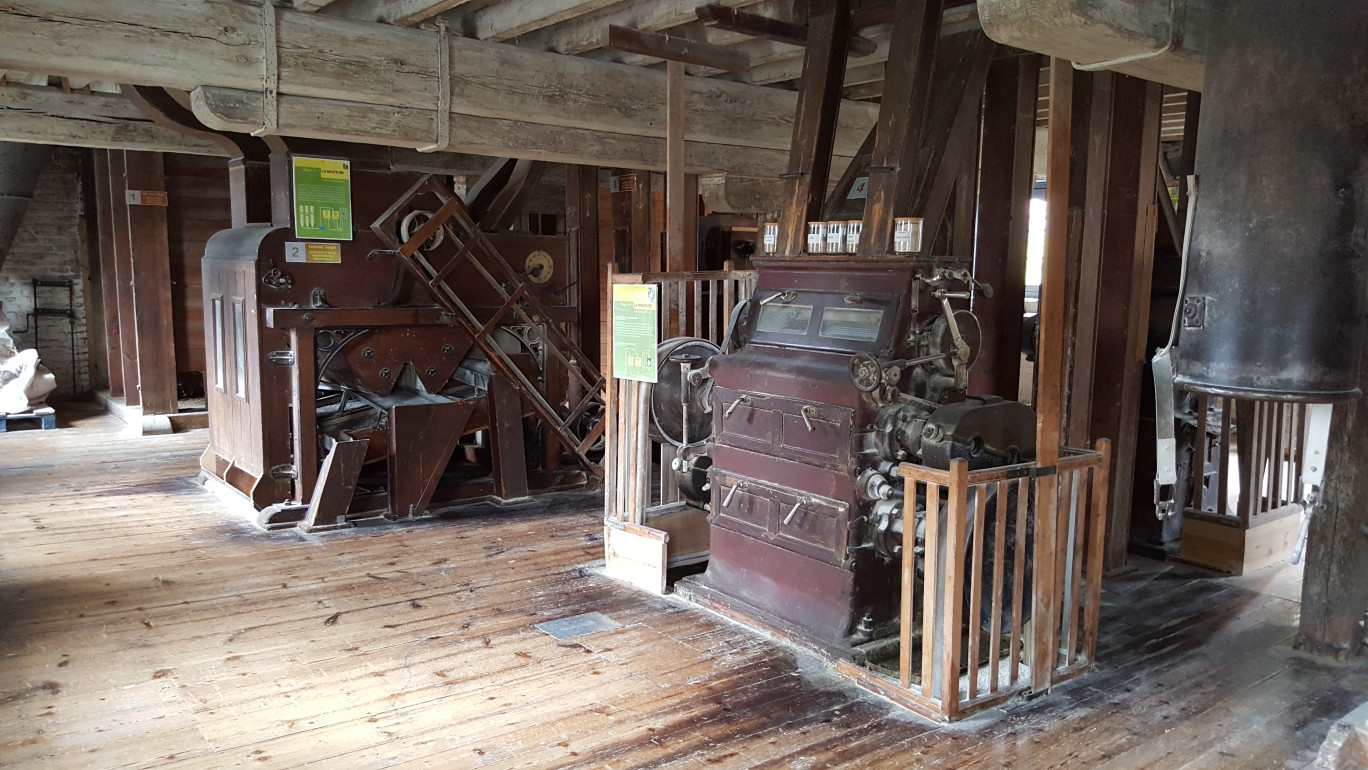 Le trieur-ventilateur et le broyeur datent d'il y a 200 ans et sont toujours utilisés en production.