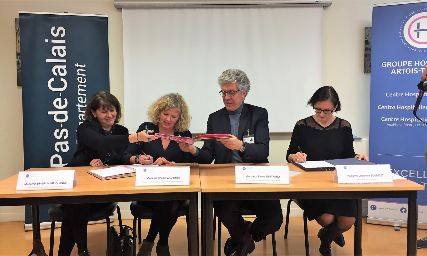 Signature entre les différents partenaires d’une convention de coopération relative à l’accompagnement des personnes handicapées psychiques.