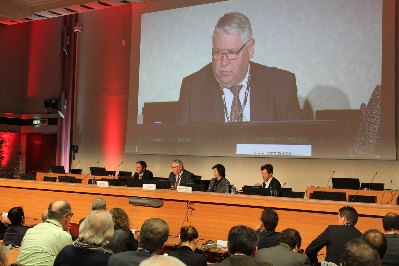 Alain Bezirard, vice-président énergie-transition énergétique et maîtrise de la demande électrique à la MEL (au micro).