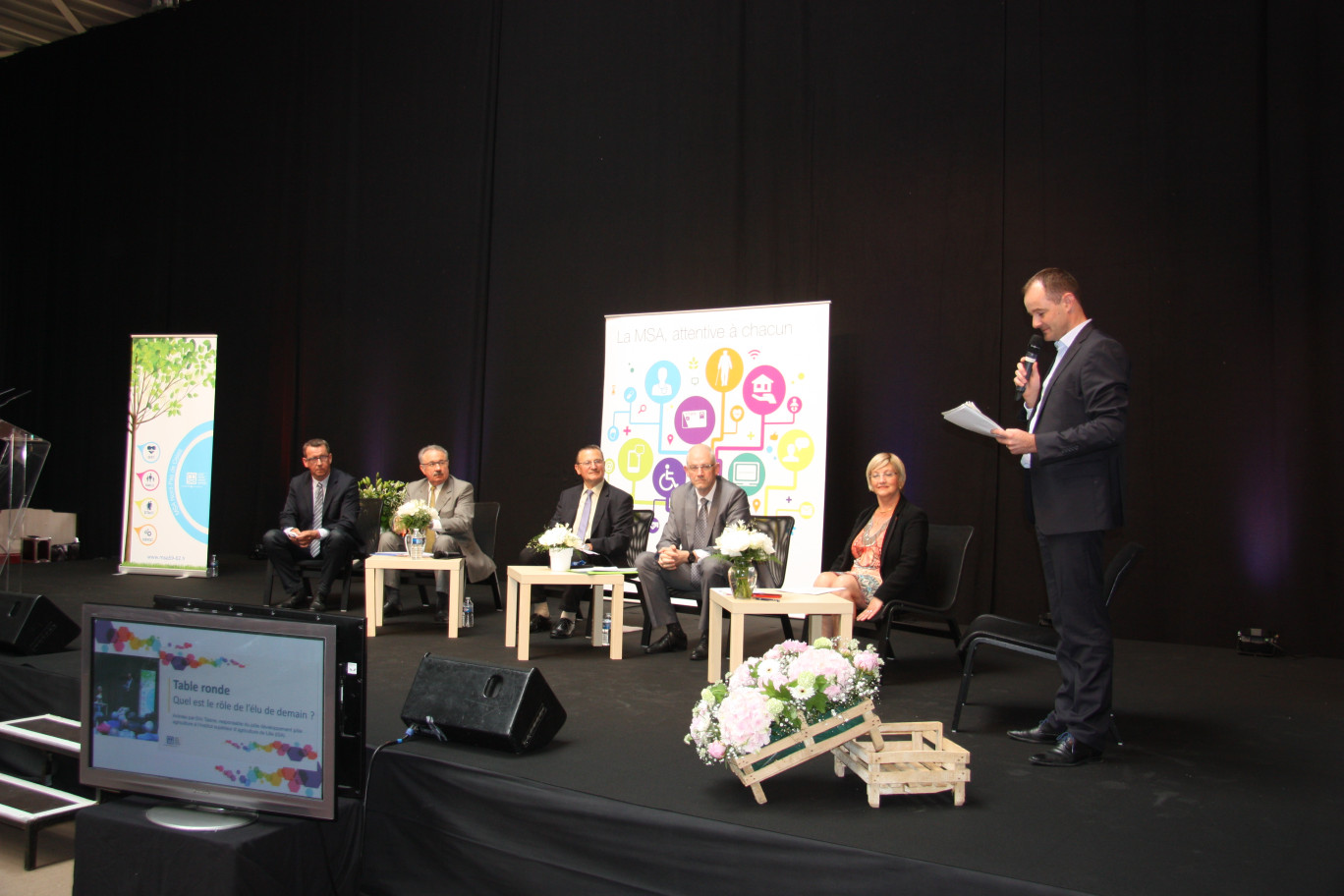 Au cours de la table ronde. De g. à d. : Etienne Laude, président du comité départemental du Nord, Guy Torchy, Michel Brodel, Alain Bouillot, directeur adjoint, Marie-Paule Legay, élue, et l’animateur, Eric Taisnes.