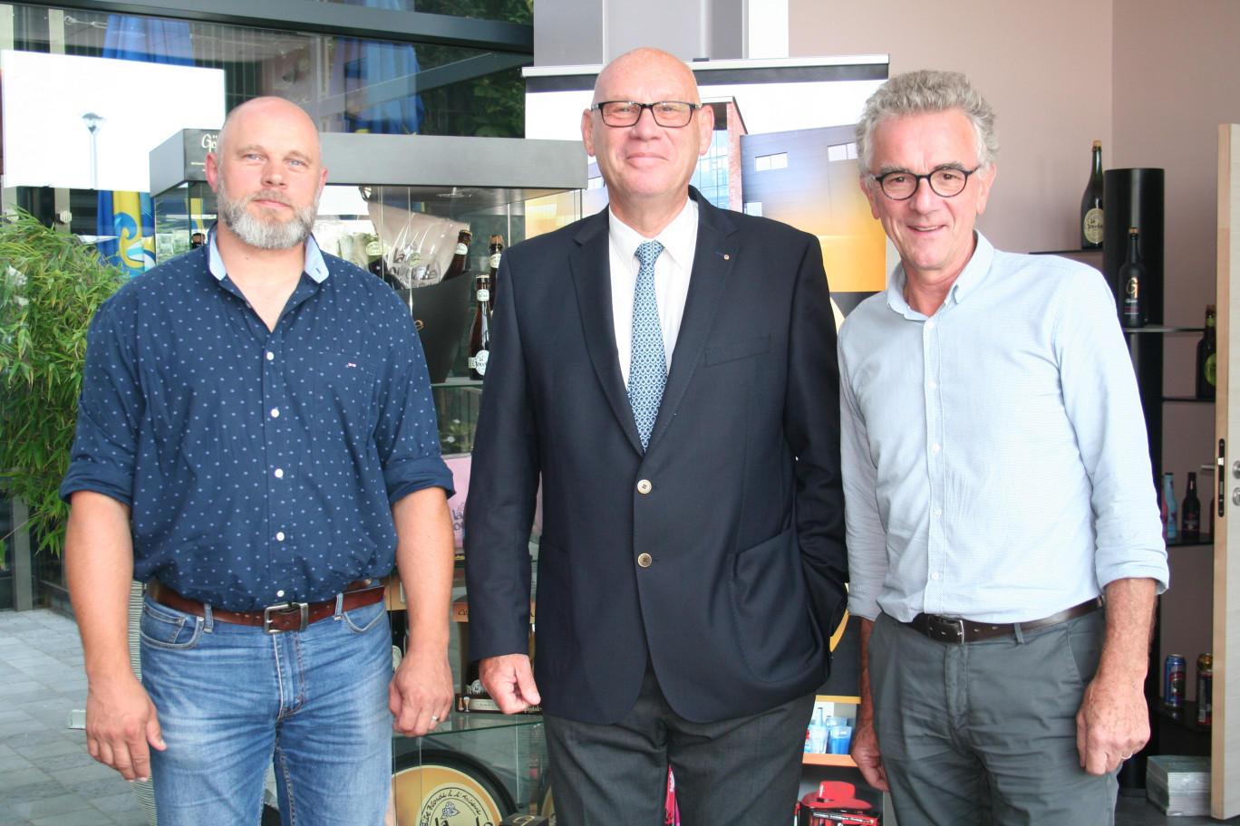 De gauche à droite, Vincent Bogaert, le nouveau président, et ses deux prédécesseurs, Jean-Paul Vandenbroucke et Raymond Duyck.