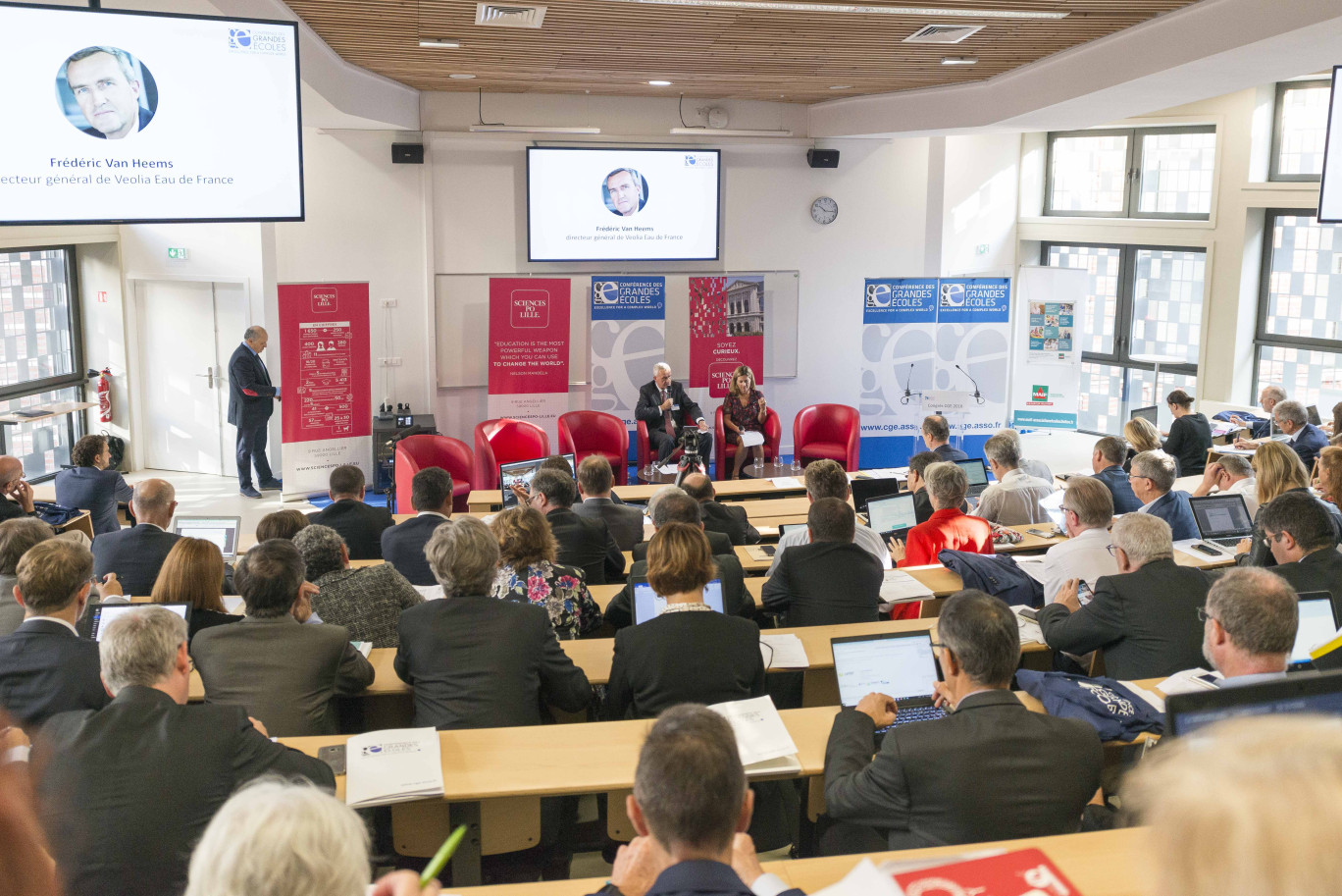 Les tables rondes ont accueilli différentes personnalités du monde académique, de l'entreprise et des collectivités. @ChristianJacquet