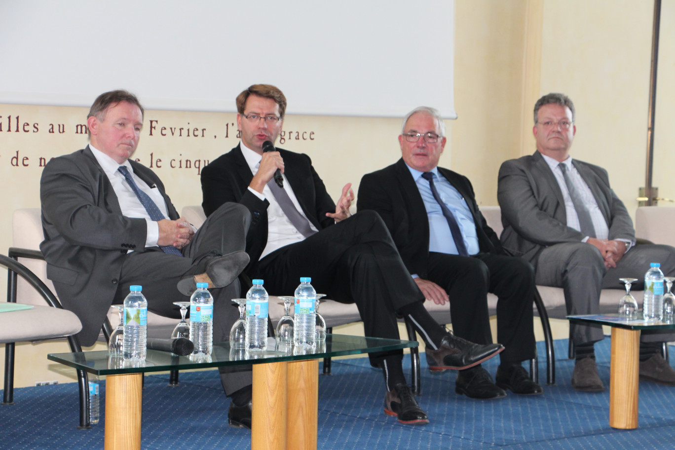 Au micro, Patrice Vergriete, président de la communauté urbaine de Dunkerque, a longuement évoqué le projet de territoire TIGA. Il est entouré, (de g. à d.), de François Levallée, président de la CCI Littoral Hauts-de-France, d'André Figoureux, président de la CCHF, et d'Edmond Abi-Aad, premier vice-président de l'Université du Littoral-Côte d'Opale.