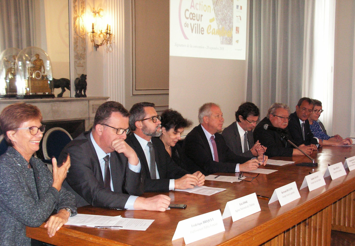 La séance de signatures s’est déroulée à la mairie de Cambrai le 28 septembre.