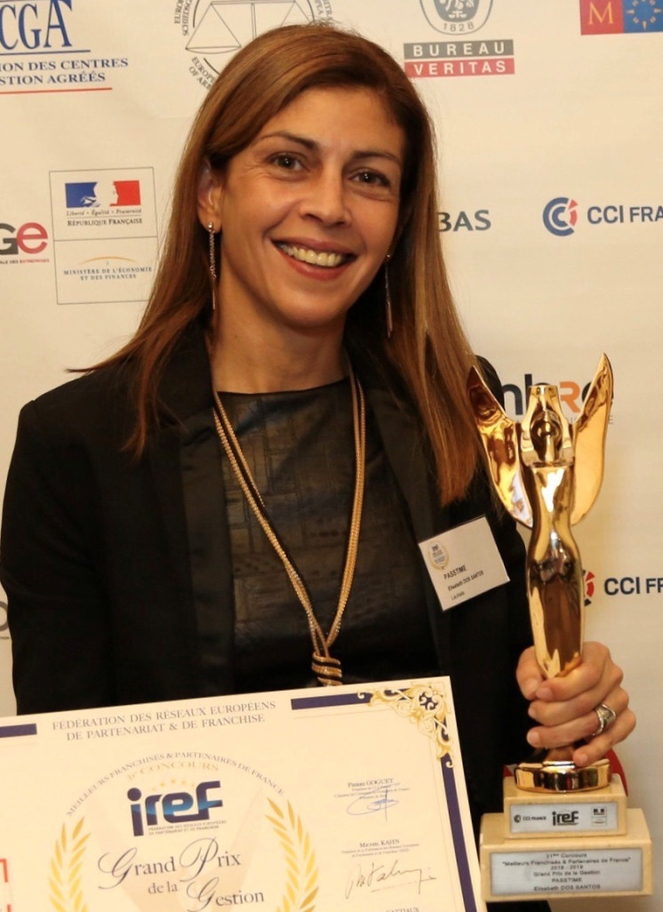 Élisabeth Dos Santos, directrice de Publication Passtime Vosges, récompensée.