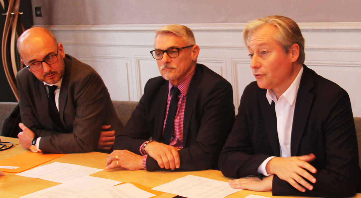 Daniel Cerutti, président de la Fédération du BTP 54 entouré de Laurent Hénart, vice-président de la Métropole du Grand Nancy et Jean-Sébastien Michelet, chef de file du groupe des Jeunes Dirigeants de la Fédération du BTP 54