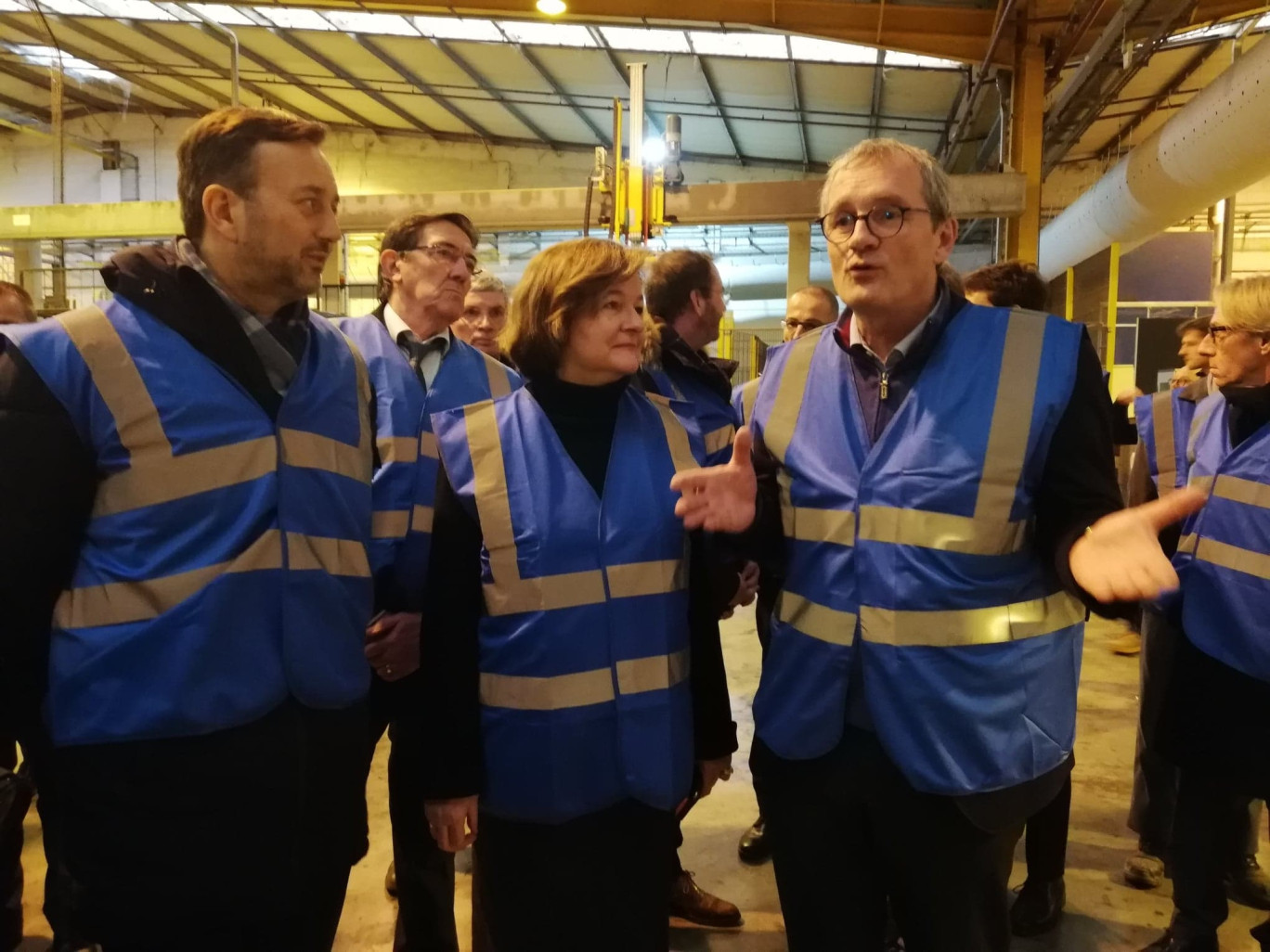 Bertrand Helle présente son entreprise à Nathalie Loiseau, ministre des Affaires européennes.