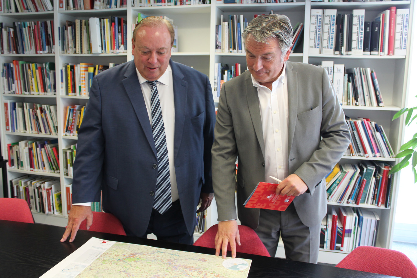  Marc-Philippe Daubresse (à gauche), président, et Didier Decoupigny , directeur général, Agence de développement et d'urbanisme Lille Métropole.