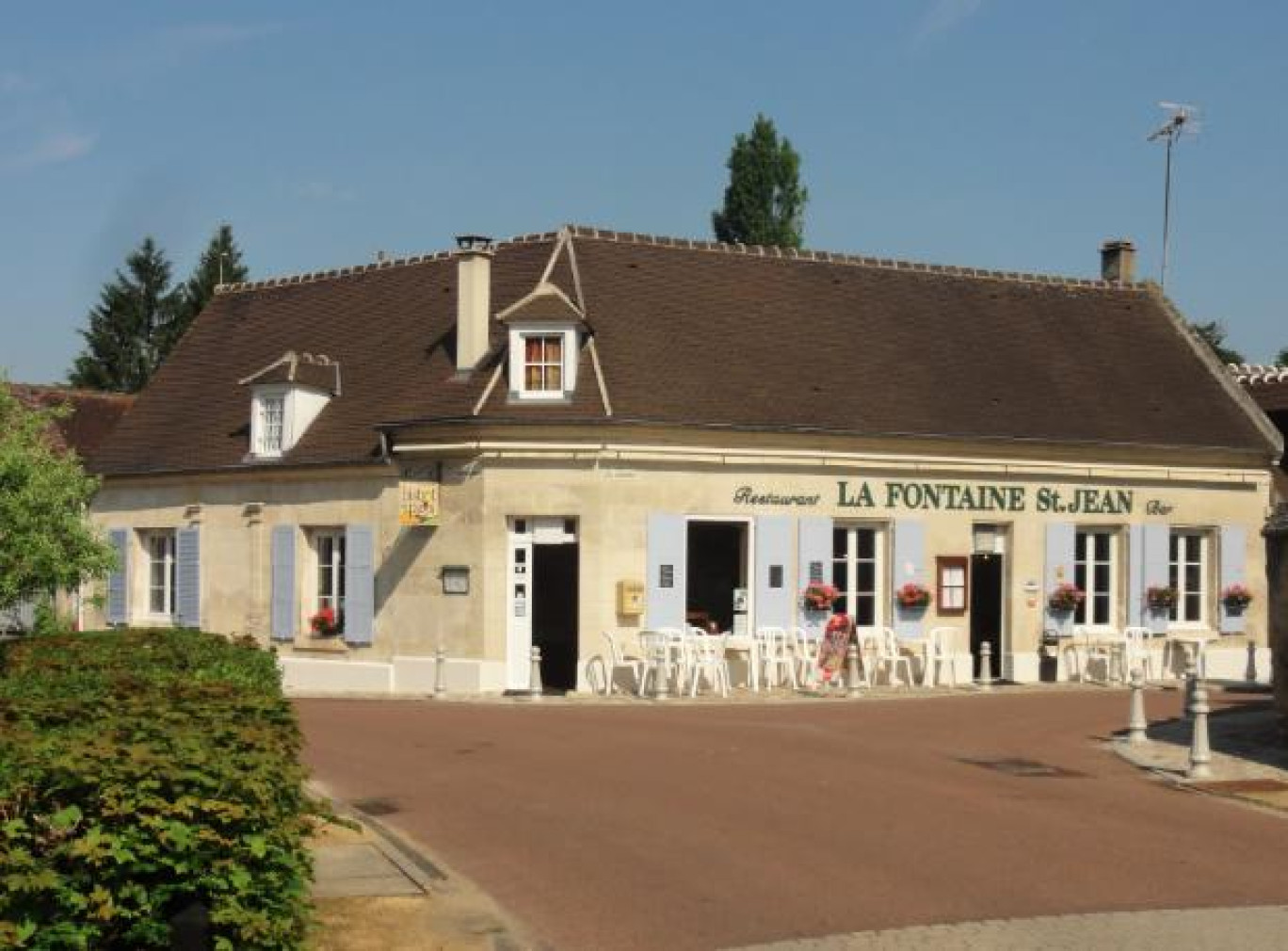 Le bistrot La Fontaine Saint-Jean vient de rouvrir ses portes