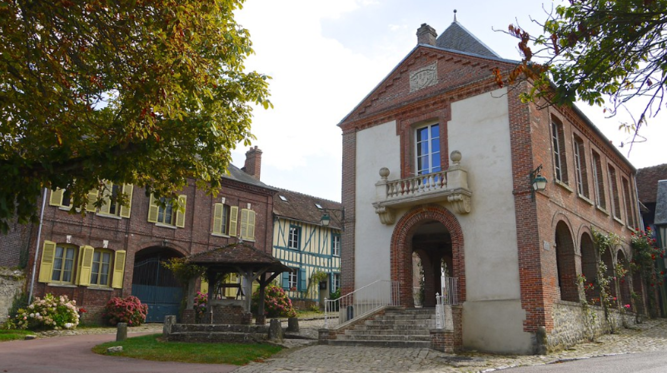 Inauguration de l’aire de retournement des bus et de la restauration de la place La Hire et Xaintrailles