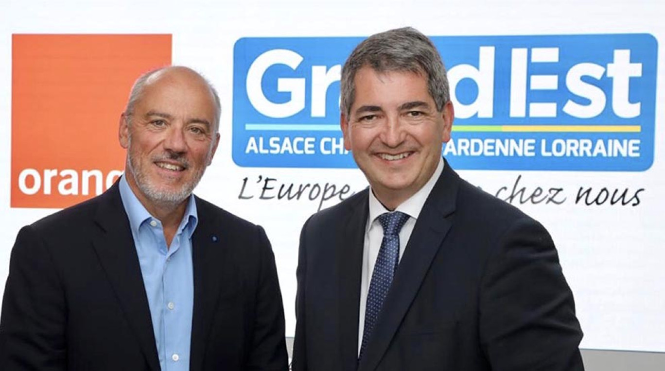 Stéphane Richard, le PDG d’Orange et Jean Rottner, le président de la Région Grand Est lors de la signature officialisant le rôle de fournisseur de l’opérateur sur les RIP déployés par la région. 