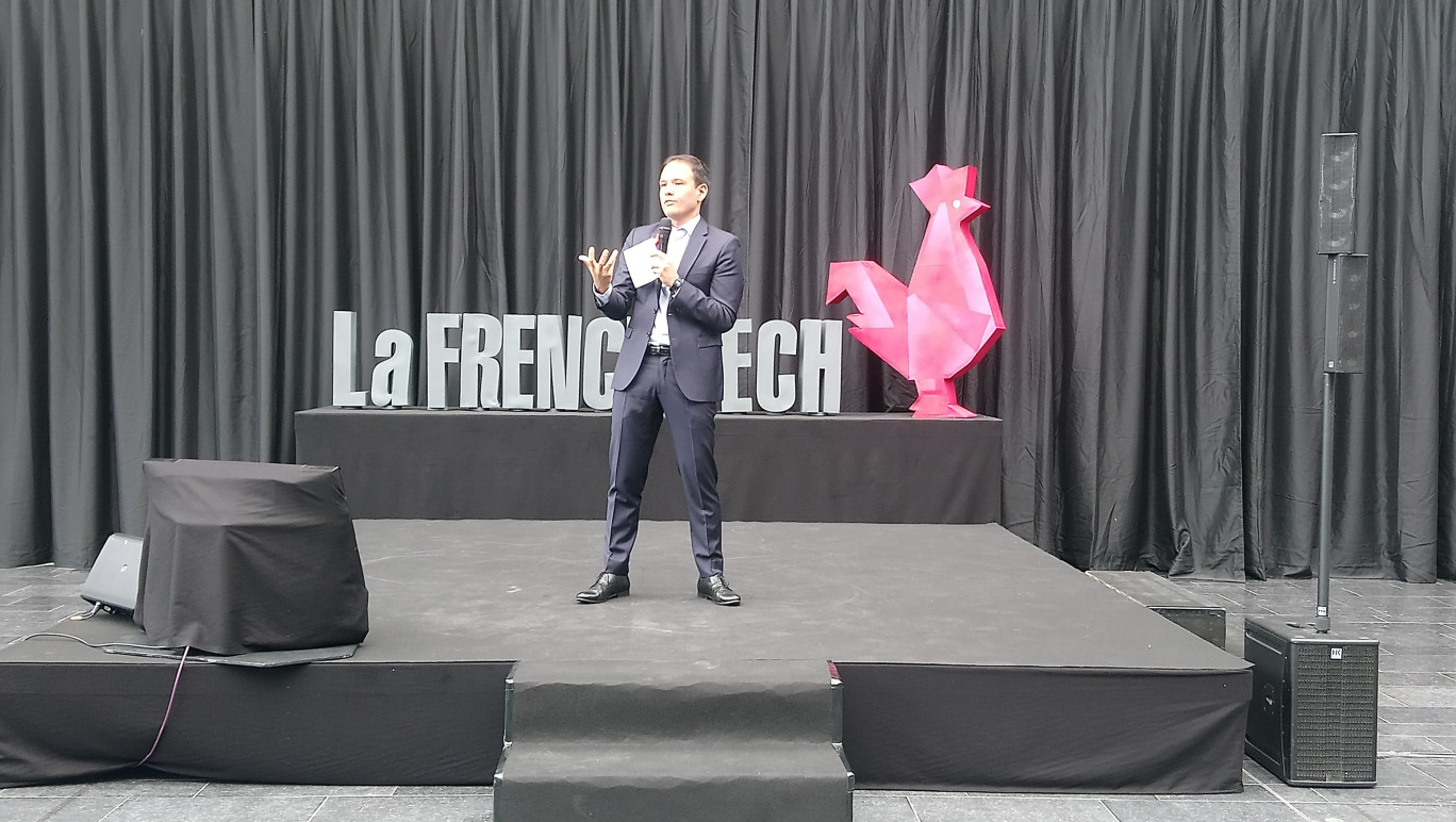 Crédric O s’adressant aux entrepreneurs dans les locaux d’Eura Technologies