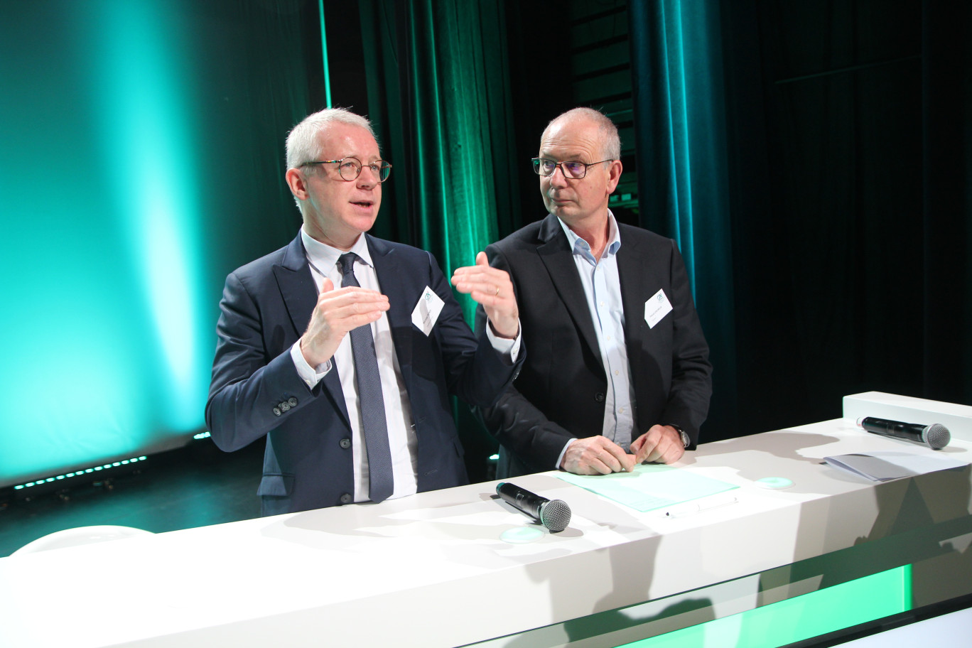 Crédit : BD pour Aletheia Press, « Nicolas Denis et Pascal Lheureux, respectivement directeur général et président de la caisse régionale du Crédit agricole Normandie Seine. »