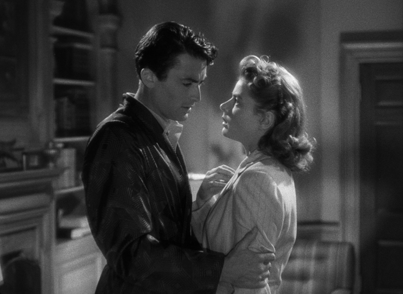 Gregory Peck et Ingrid Bergman dans La Maison du docteur Edwardes (1945). © ABC, Inc. Tous droits réservés