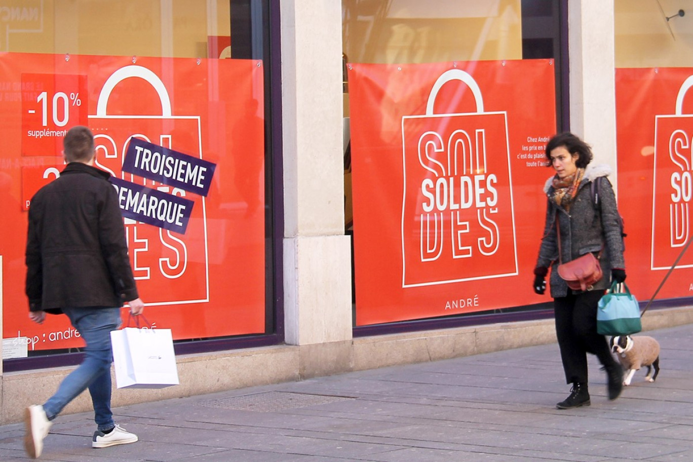 Dernière ligne droite ! Les soldes d’hiver se terminent ce 29 janvier dans les quatre départements lorrains. Comme un peu partout dans la région, elles ont débuté dès le 2 janvier,  dérogation permettant aux départements lorrains de s’aligner sur les dates des soldes en vigueur chez les voisins luxembourgeois oblige. Reste que la bouffée d’oxygène attendue par les commerçants, notamment après les différentes manifestations des dernières semaines, a eu un effet contrasté, sans parler de la notion d’écoulement des stocks qui apparaît aujourd’hui ne plus signifier grand-chose....


