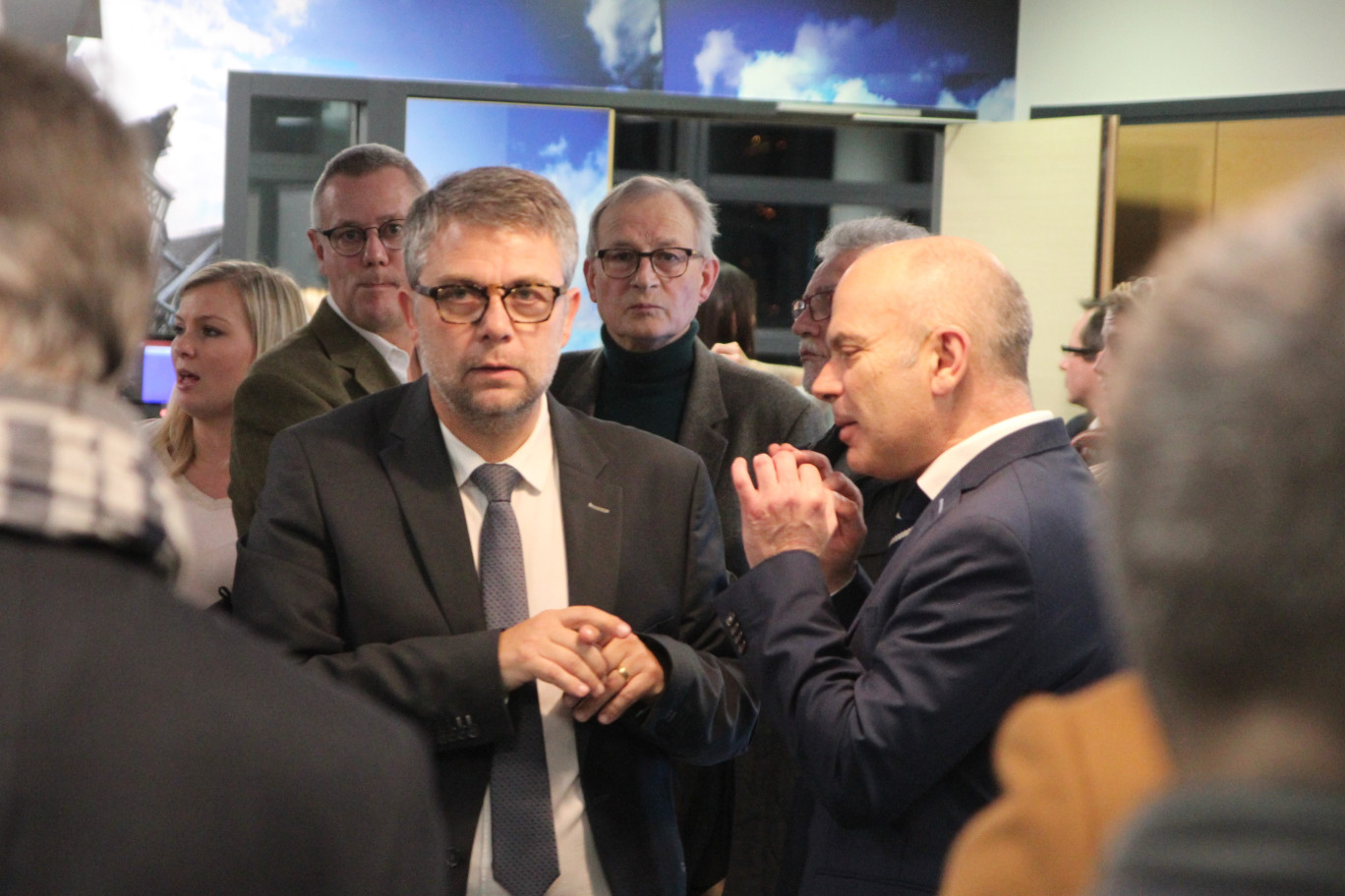 BeDe pour Aletheia Press, "Christophe Doré, président de la Chambre des Métiers et de l’Artisanat, et coiffeur à Lillebonne, l’un des hôtes de la soirée."