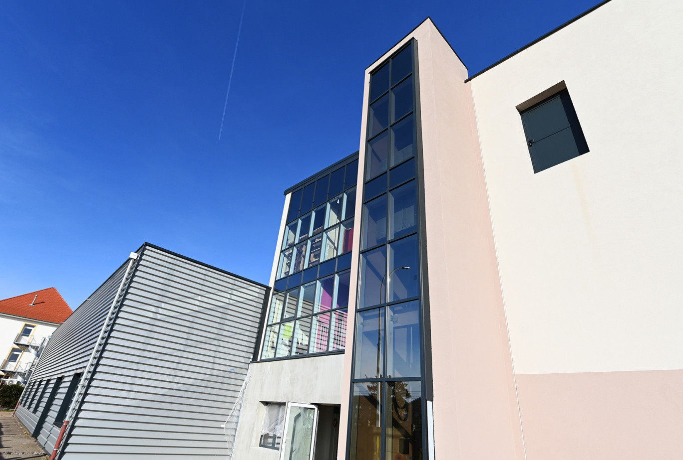 Le Centre social et culturel du Sablon, Le Quai, revient métamorphosé après un vaste programme de travaux de rénovation. Crédit photo : Philippe Gisselbrecht- Ville de Metz. 