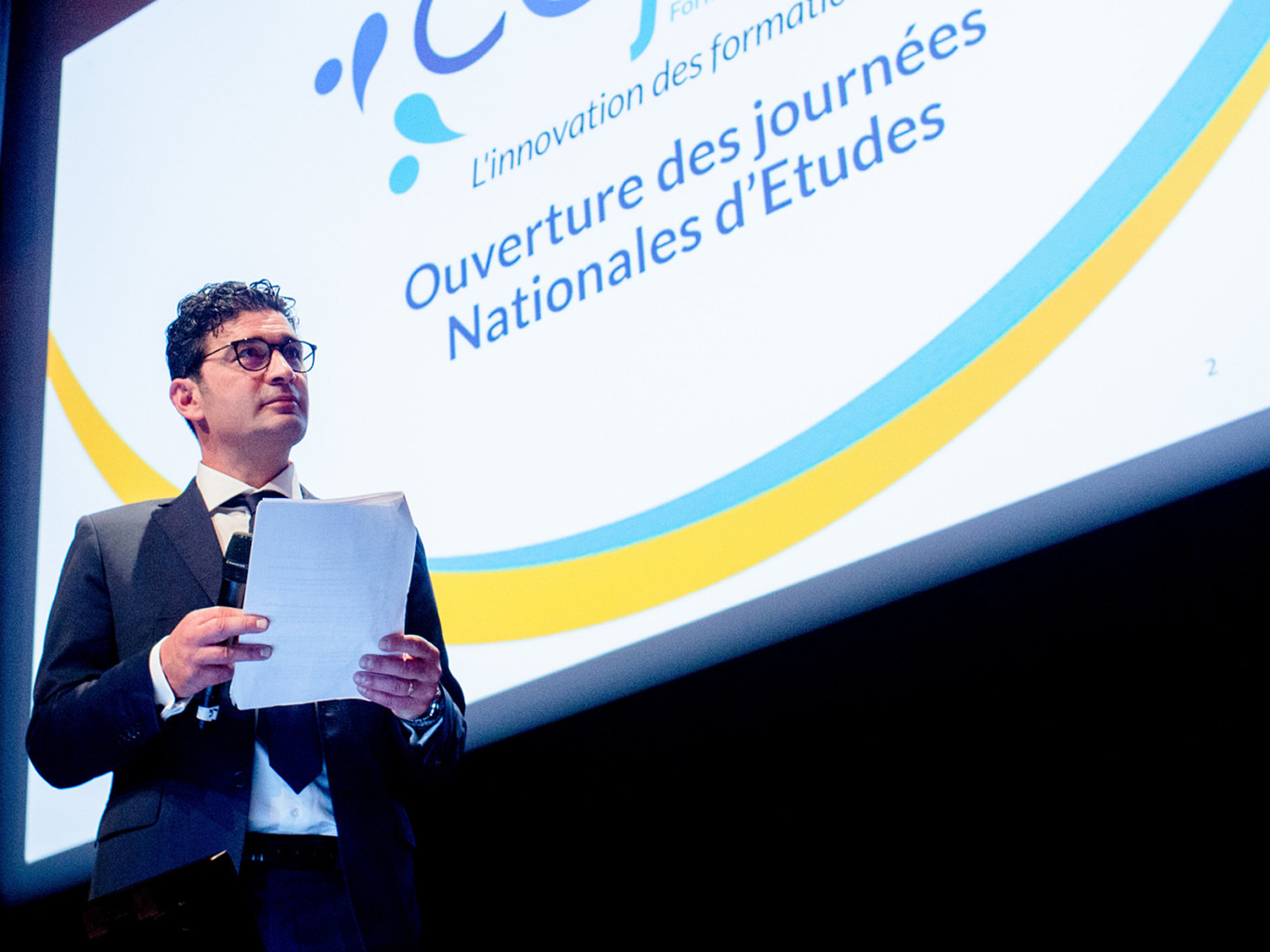 Sébastien Devillers intervient comme régulateur et animateur dans des congrès, comme ici les journées nationales d’étude du Comité d’entente des formations infirmières et cadres (CEFIEC).