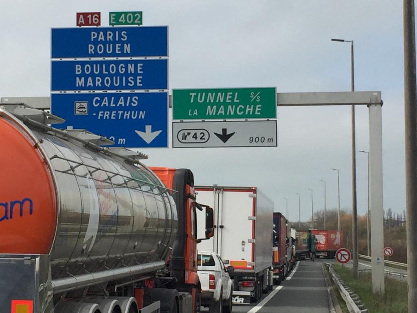 Des bouchons aux portes du Tunnel jeudi 19 mars. Crédit MR / Aletheia Press
