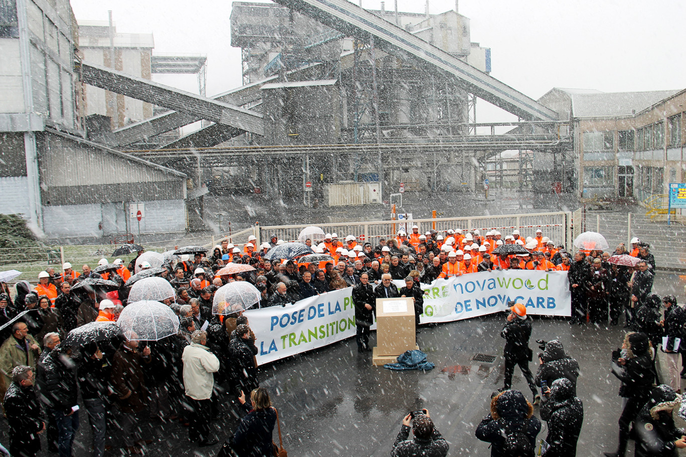 C’est la neige qui accueilli la pose officielle de la première pierre de la centrale de cogénération biomasse du site de la Madeleine de Novacarb à Laneuveville-devant-Nancy.