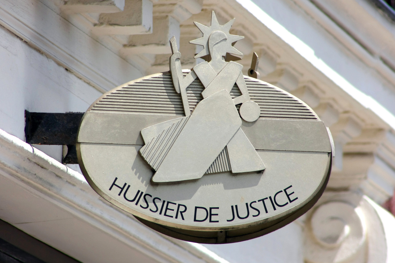 À l’instar d’autres professions du droit, les huissiers de justice ont été frappés de plein fouet par l’effondrement de l’activité économique et judiciaire provoqué par la crise sanitaire.