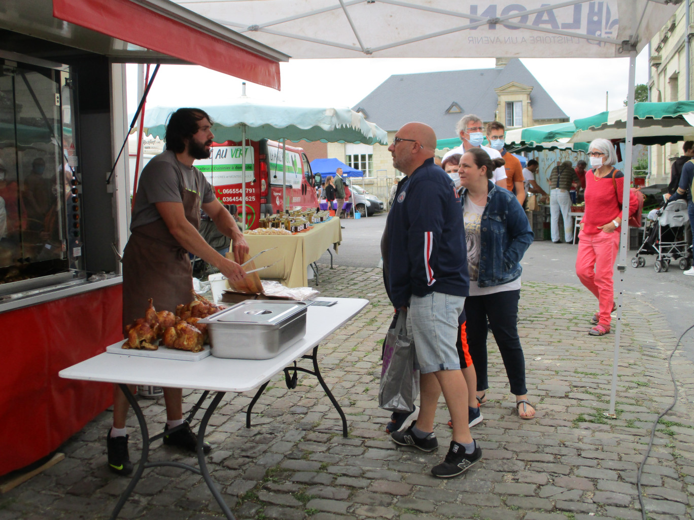 Les amateurs de poulet rôti bio ont intérêt à réserver ! 