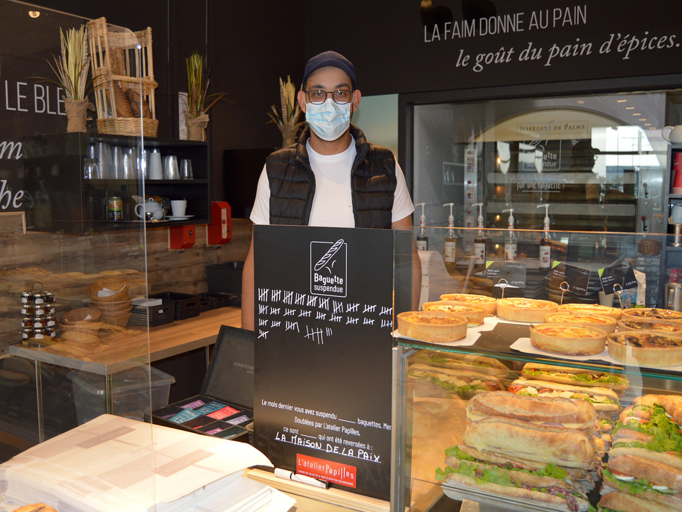 Le concept de baguette suspendue lancée par Khalid Touimi pendant le confinement est repris par l’enseigne au niveau national.