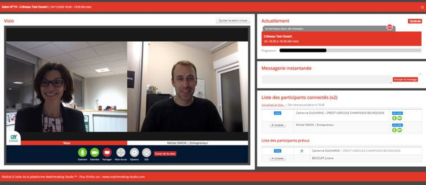 © Crédit Agricole En ligne, une experte de l’accompagnement (à gauche) et un créateur d’entreprise (à droite) se retrouvent pour un entretien. 