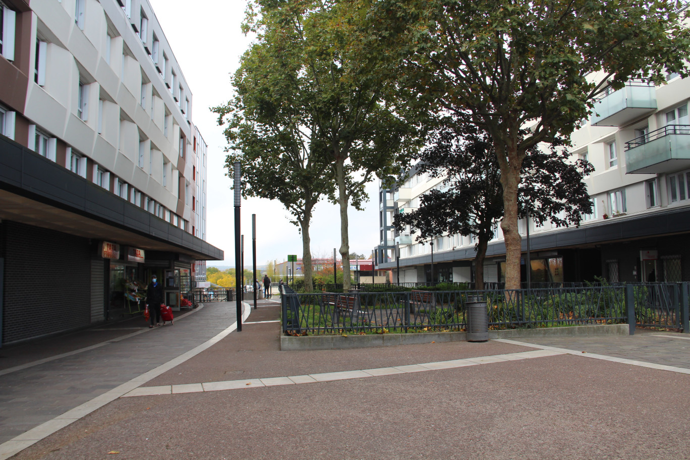 © Aletheia Press  / L. Brémont La « fabrique numérique de territoire » de Val -de-Reuil prendra place dans quatre espaces de la rue Grande et de la « Dalle ».  