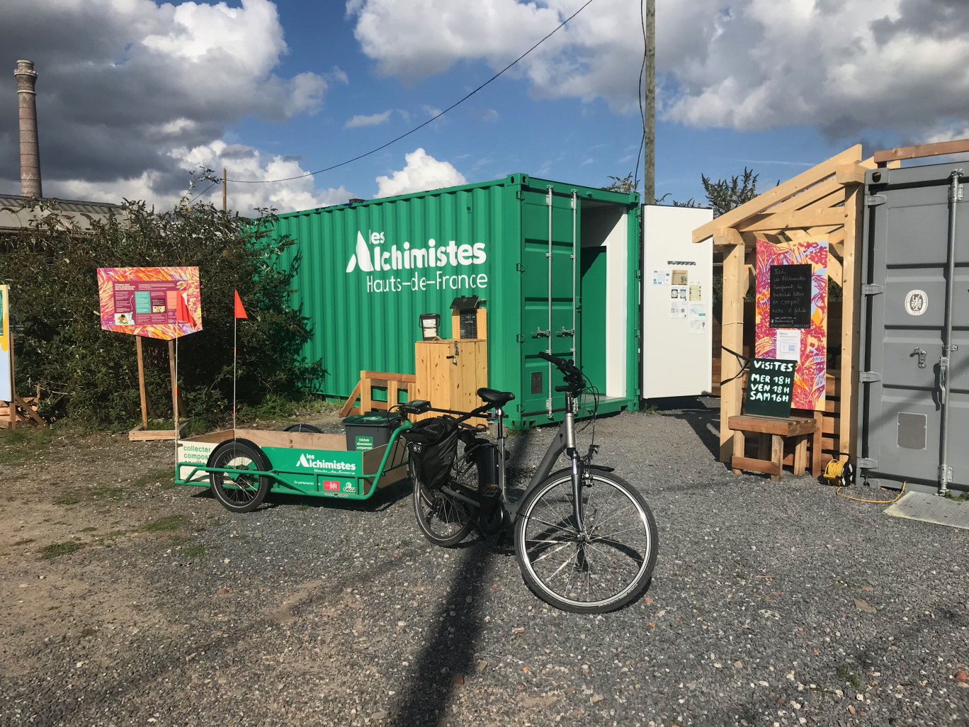 Un vélo pour aller chercher les bio-déchets. 