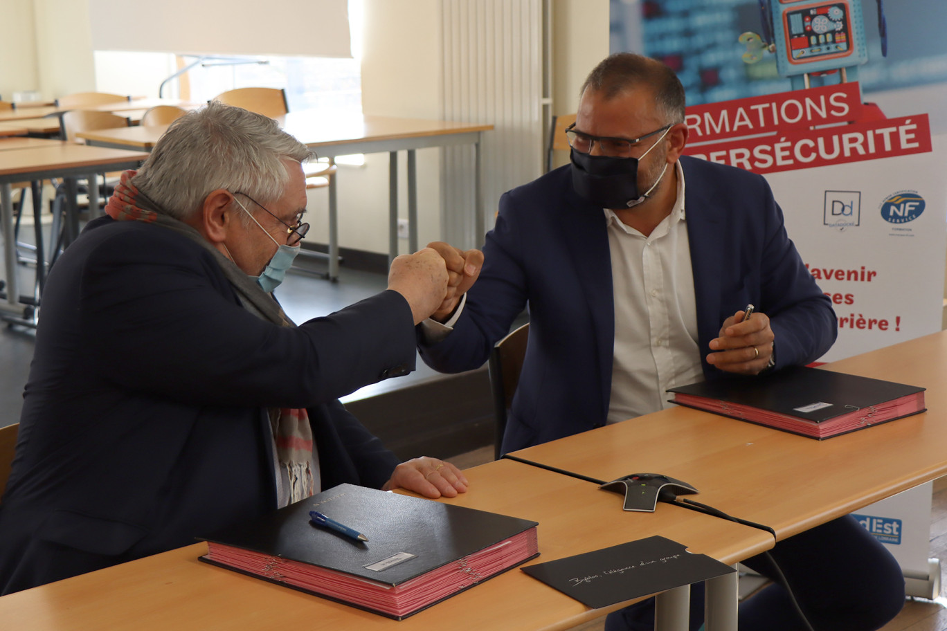 © : Cnam en Grand Est 
Jean Claude Bouly, le directeur du Cnam en Grand Est et Simon Hoayek, président de Byblos Group, unissent les compétences de leurs organisations pour proposer une formation en distanciel ciblée sur la cybersécurité. 
