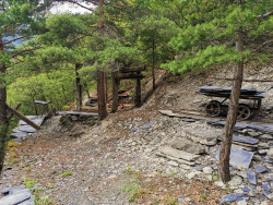 Le sentier des ardoisiers, un “hommage” à cet or noir qui a contribué à l’essor de la Maurienne.