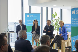 Jean-Michel Blanquer, président de Terra Academia ; Estelle Brachlianoff, directrice générale de Veolia ; Frédéric Leturque, maire d’Arras, président de la Communauté urbaine et Nathalie Gheerbrant, présidente de la Maison de l’Emploi et des Métiers en pays d’Artois. © Christophe Kicien