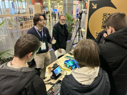  Grâce à la réalité virtuelle et aux démonstrations interactives, les visiteurs ont pu s’immerger dans des métiers innovants. © Aletheia Press / L.Péron