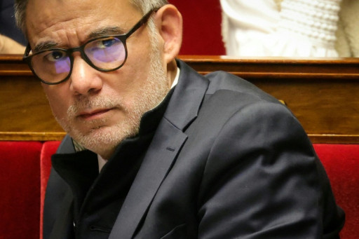 Le PS maintient l'étreinte sur le gouvernement autour de la taxe Zucman